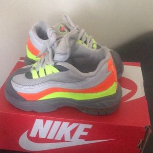 Toddler tennis shoe